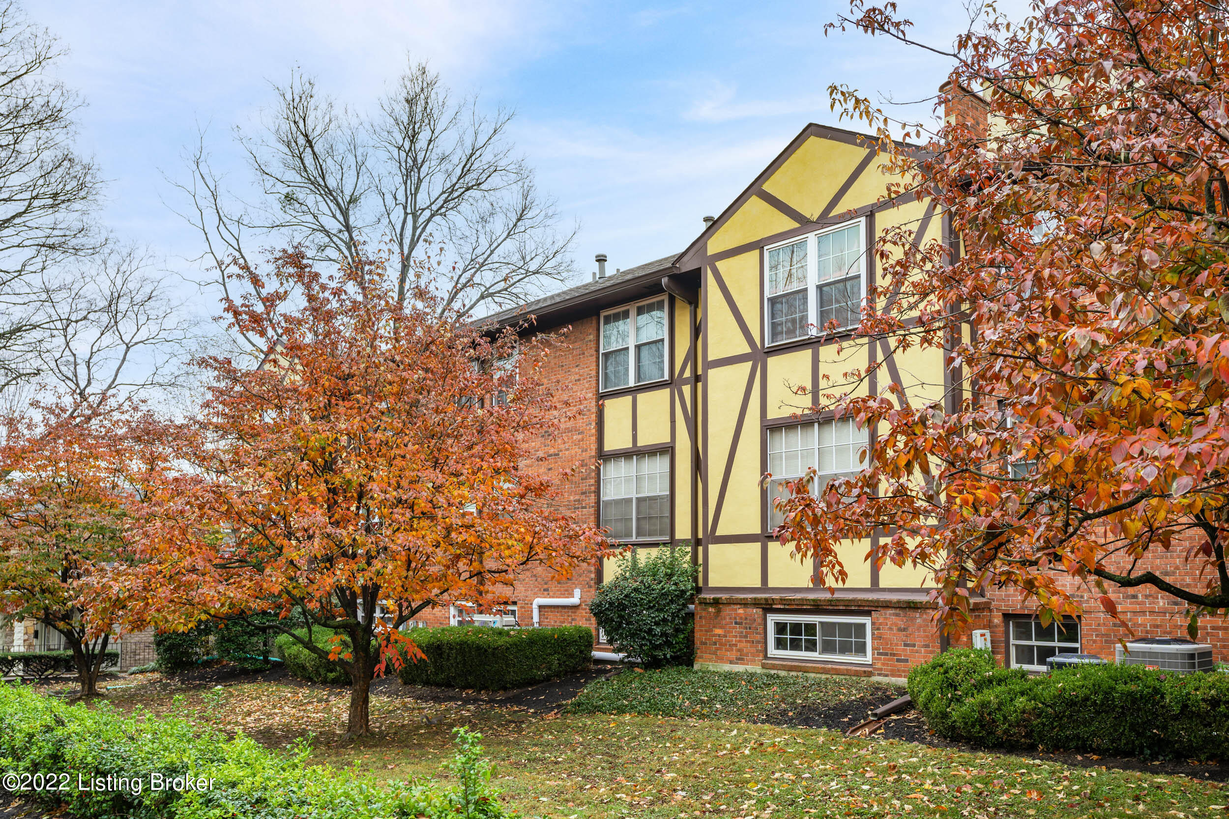 2300 Dundee Road, Unit 1 Louisville, KY 40205 - Photo 2 of 28 2300 Dundee Rd 01-02