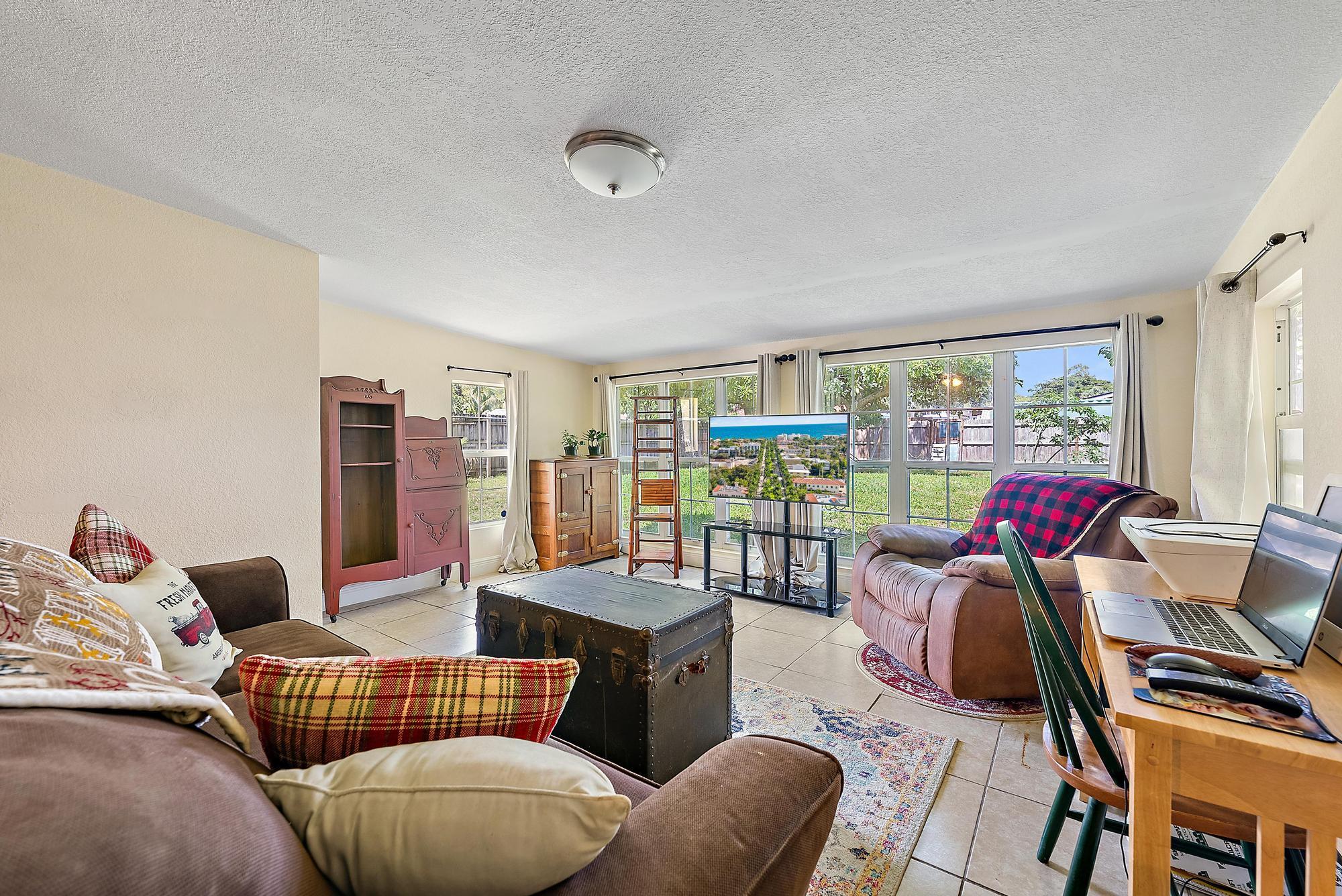 273 Florida Mango Road West Palm Beach, FL 33406 - Photo 17 of 23 273 Florida Mango Rd-18