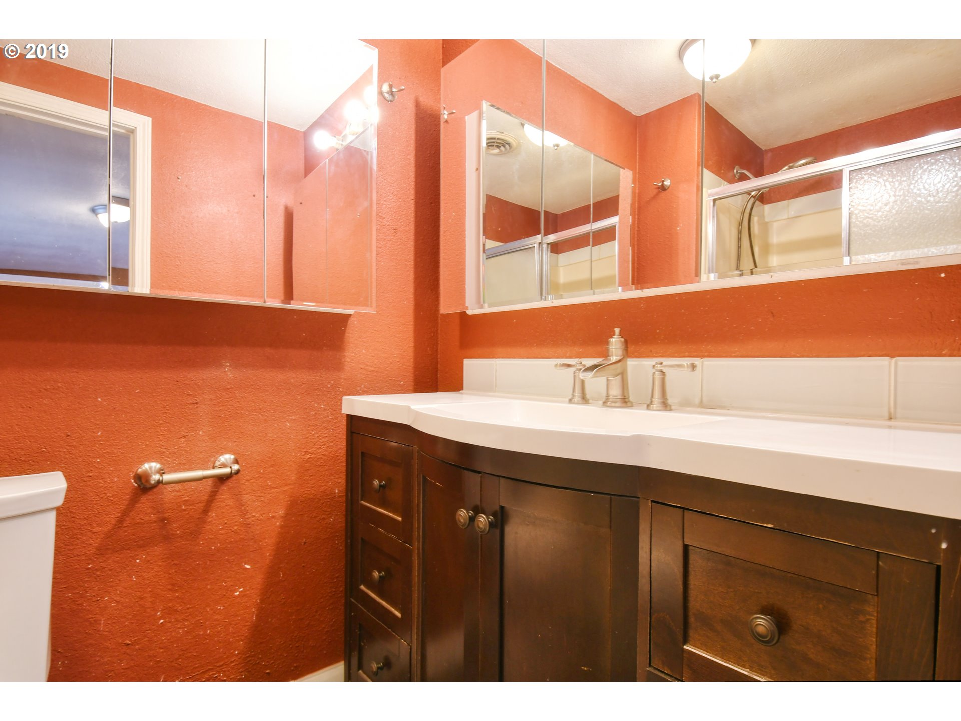 2811 Northeast Riverside Avenue Pendleton, OR 97801 - Photo 13 of 32 a bathroom with a sink and a mirror