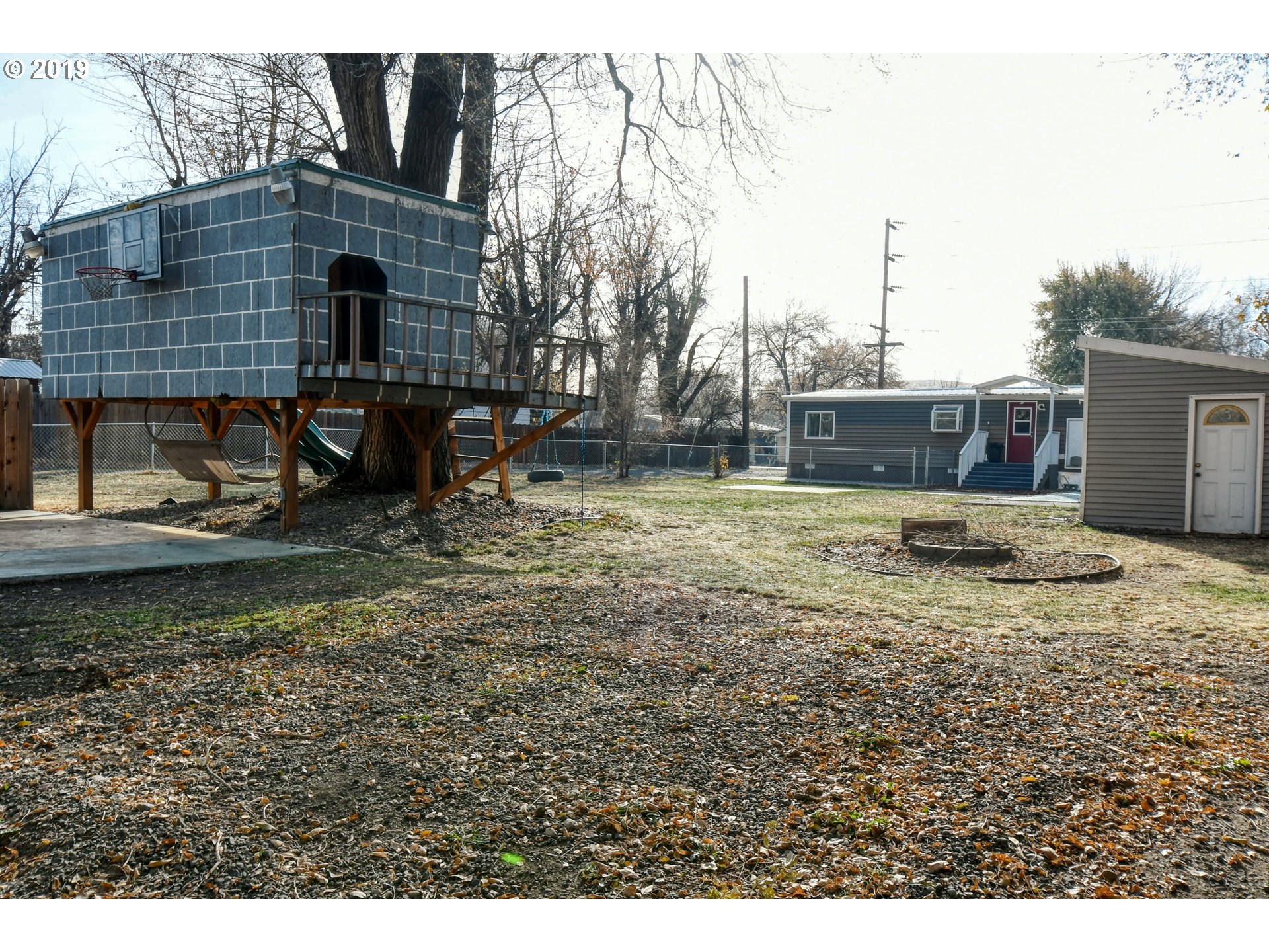 2811 Northeast Riverside Avenue Pendleton, OR 97801 - Photo 28 of 32 a view of a backyard with sitting area