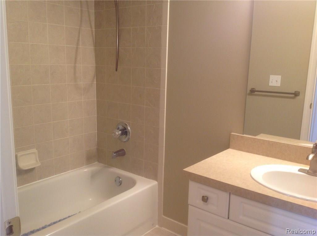 3538 Oakmonte Boulevard, Unit 109 Rochester, MI 48306 - Photo 16 of 22 IMG_1951.JPG