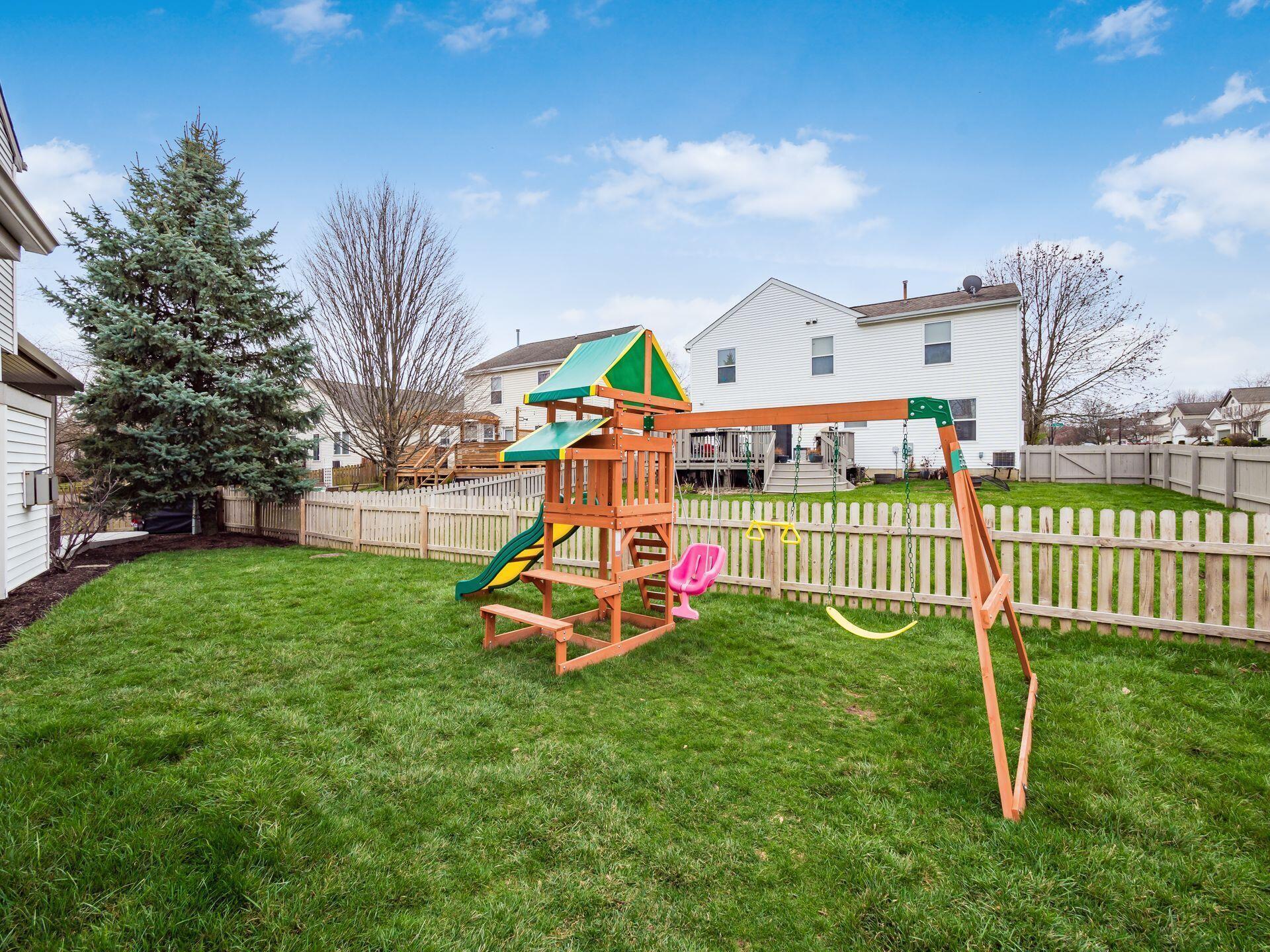 2476 Limestone Way Columbus, OH 43228 - Photo 46 of 52 Sideyard