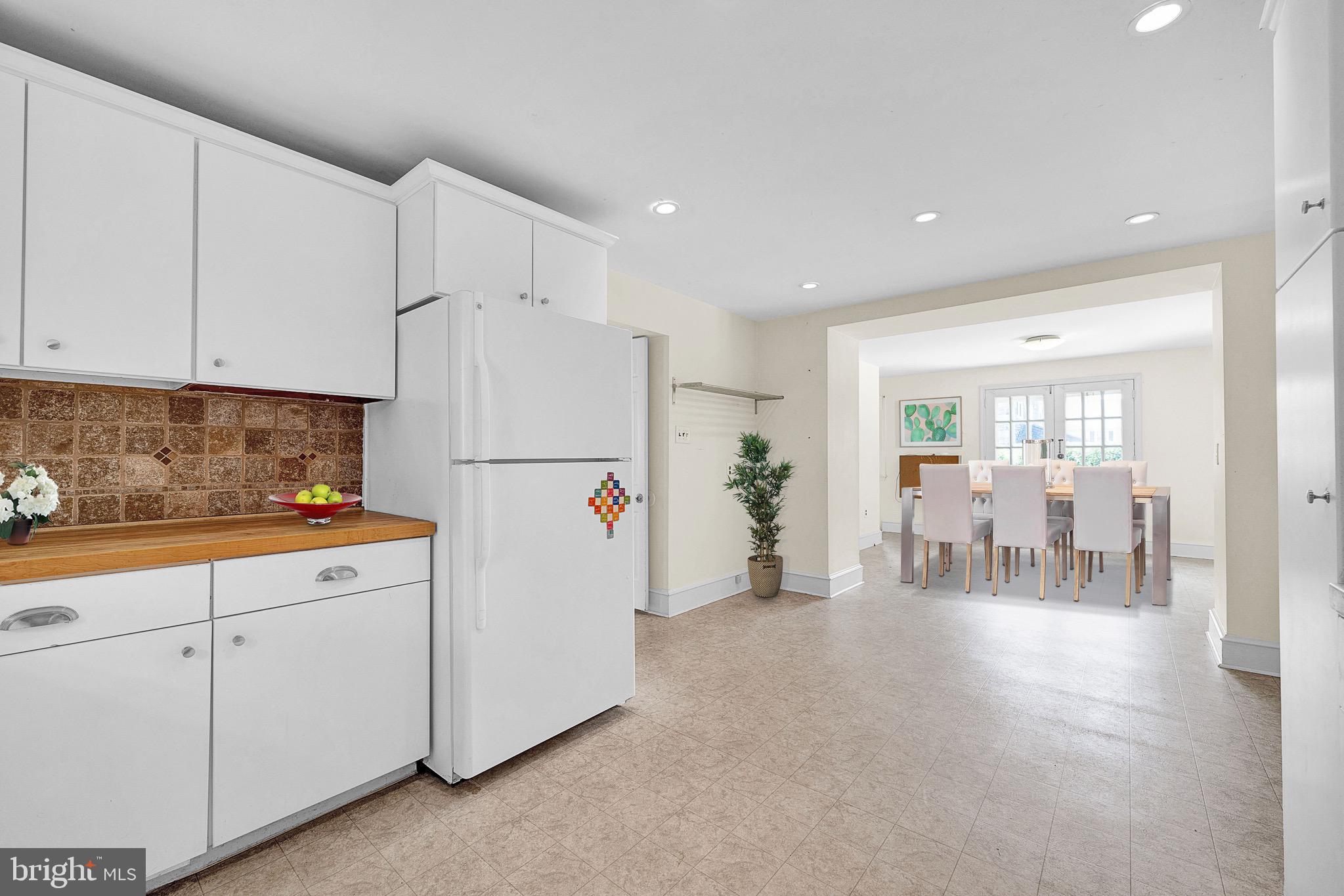 628 Overhill Road Ardmore, PA 19003 - Photo 22 of 61 Kitchen and seating area