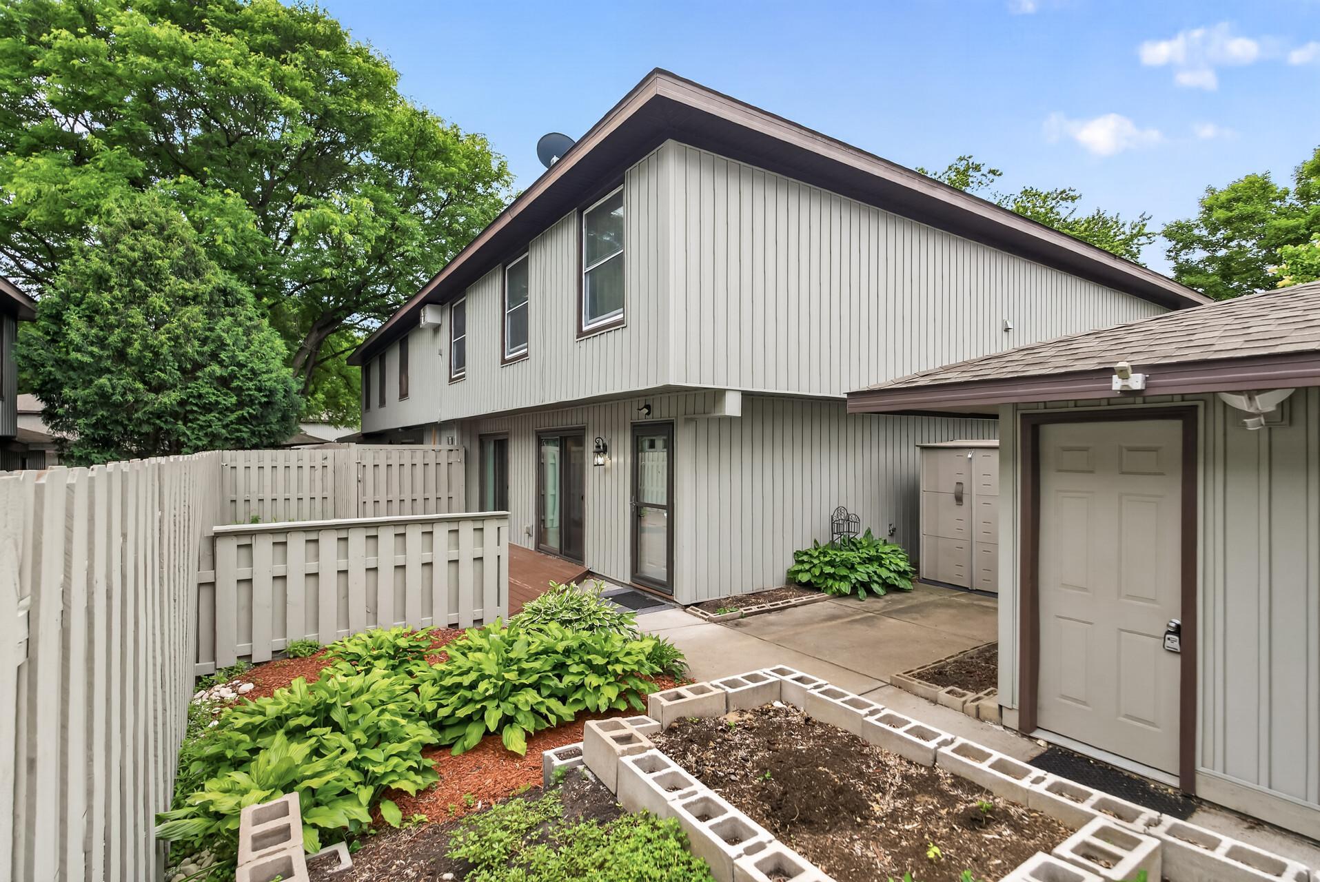 2502 Unity Avenue North Minneapolis, MN 55422 - Photo 3 of 34