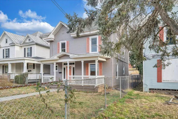 $253,000 | 909 Highland Avenue Southeast, Roanoke, VA 24013