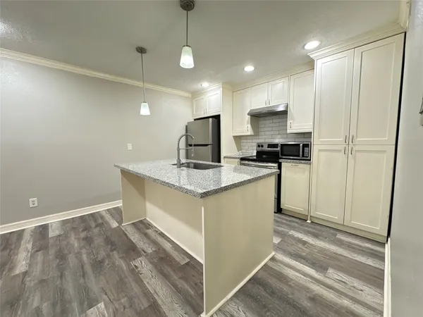 $57,500 | 7303 Gulf Freeway, Unit 903, Houston, TX 77017