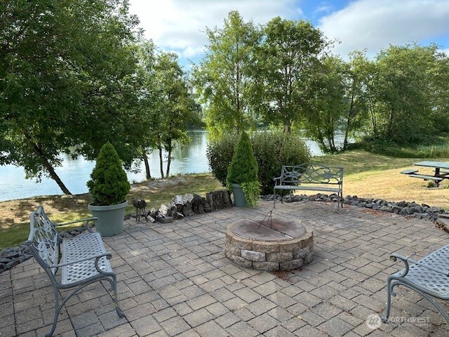 1548 River Road, Unit 105 Longview, WA 98632 - Photo 17 of 25 a view of a backyard with table and chairs and a fire pit