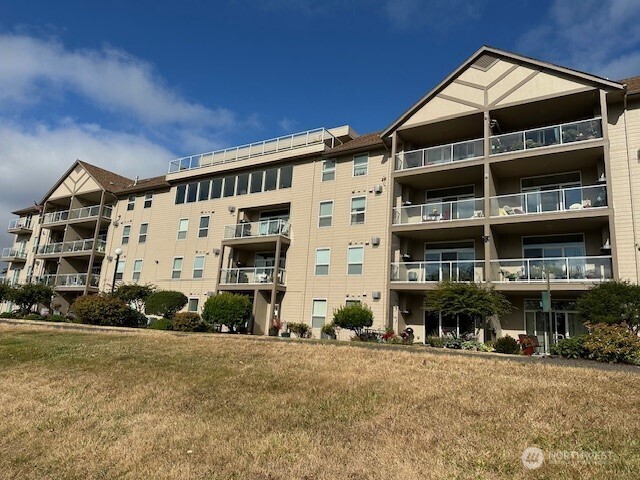 1548 River Road, Unit 105 Longview, WA 98632 - Photo 24 of 25 a front view of a building with street