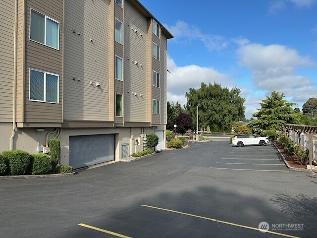 1548 River Road, Unit 105 Longview, WA 98632 - Photo 25 of 25 a view of a street with house