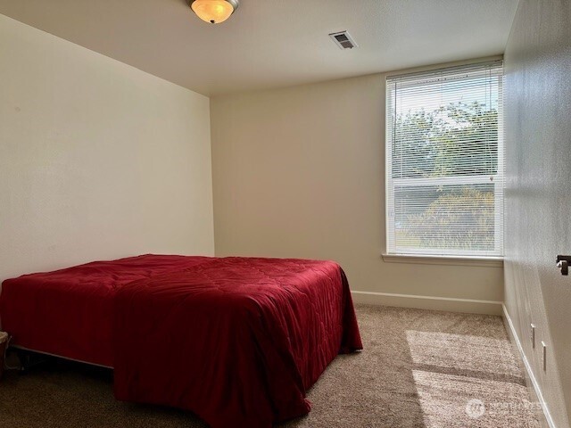 1548 River Road, Unit 105 Longview, WA 98632 - Photo 10 of 25 a bedroom with a bed and window