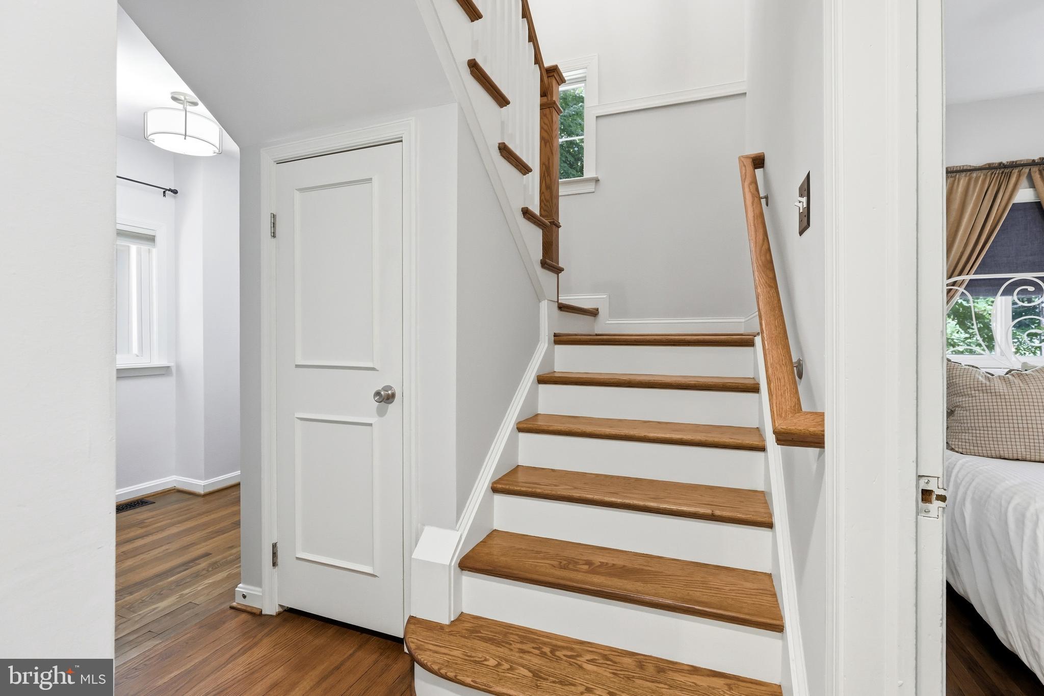 1724 Robinhood Road Annapolis, MD 21401 - Photo 17 of 73 To the upper level