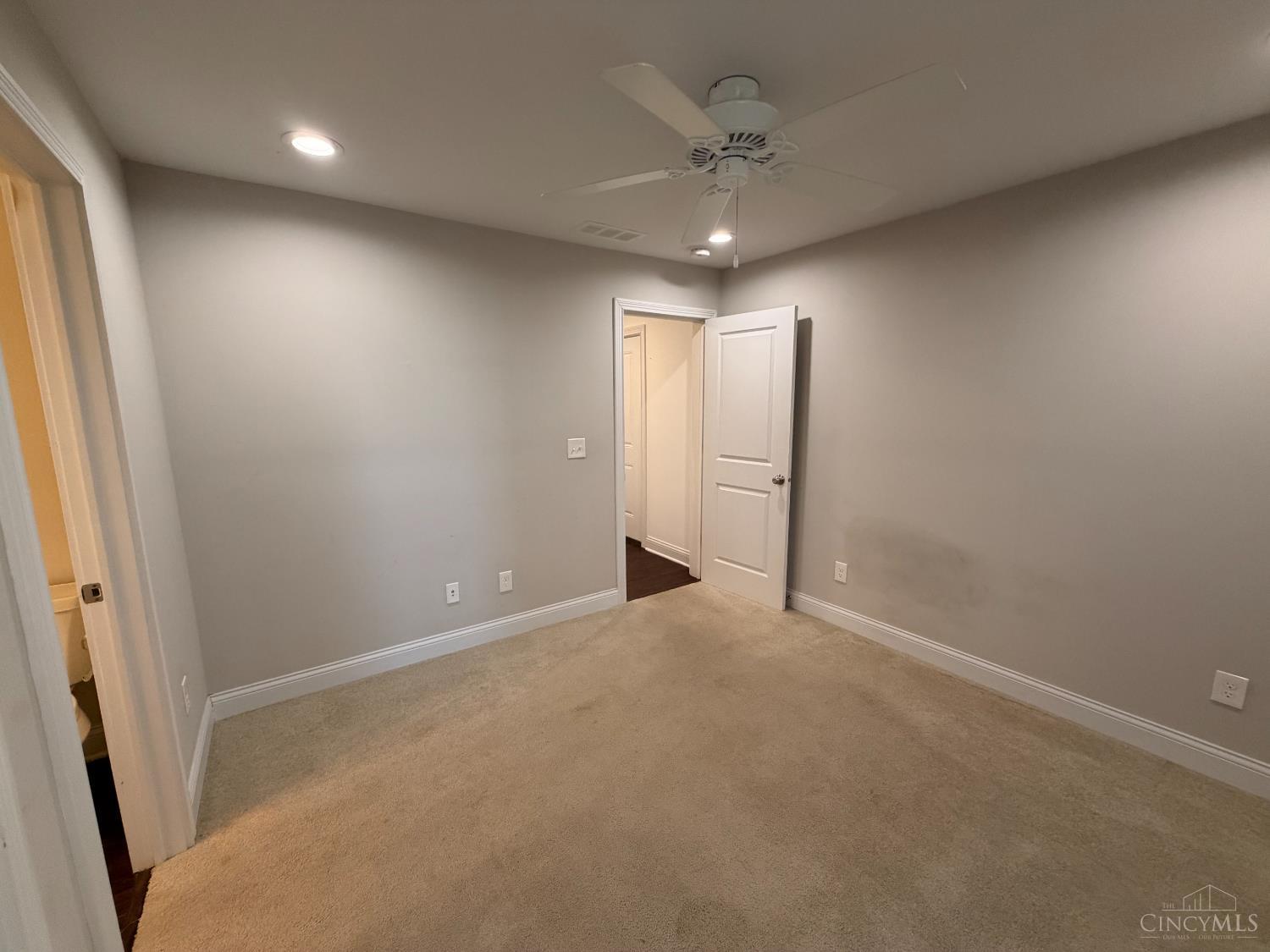 540 Slack Street Cincinnati, OH 45202 - Photo 31 of 36