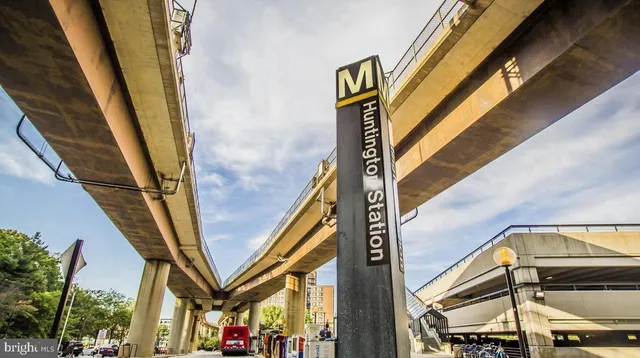 a view of an outdoor space
