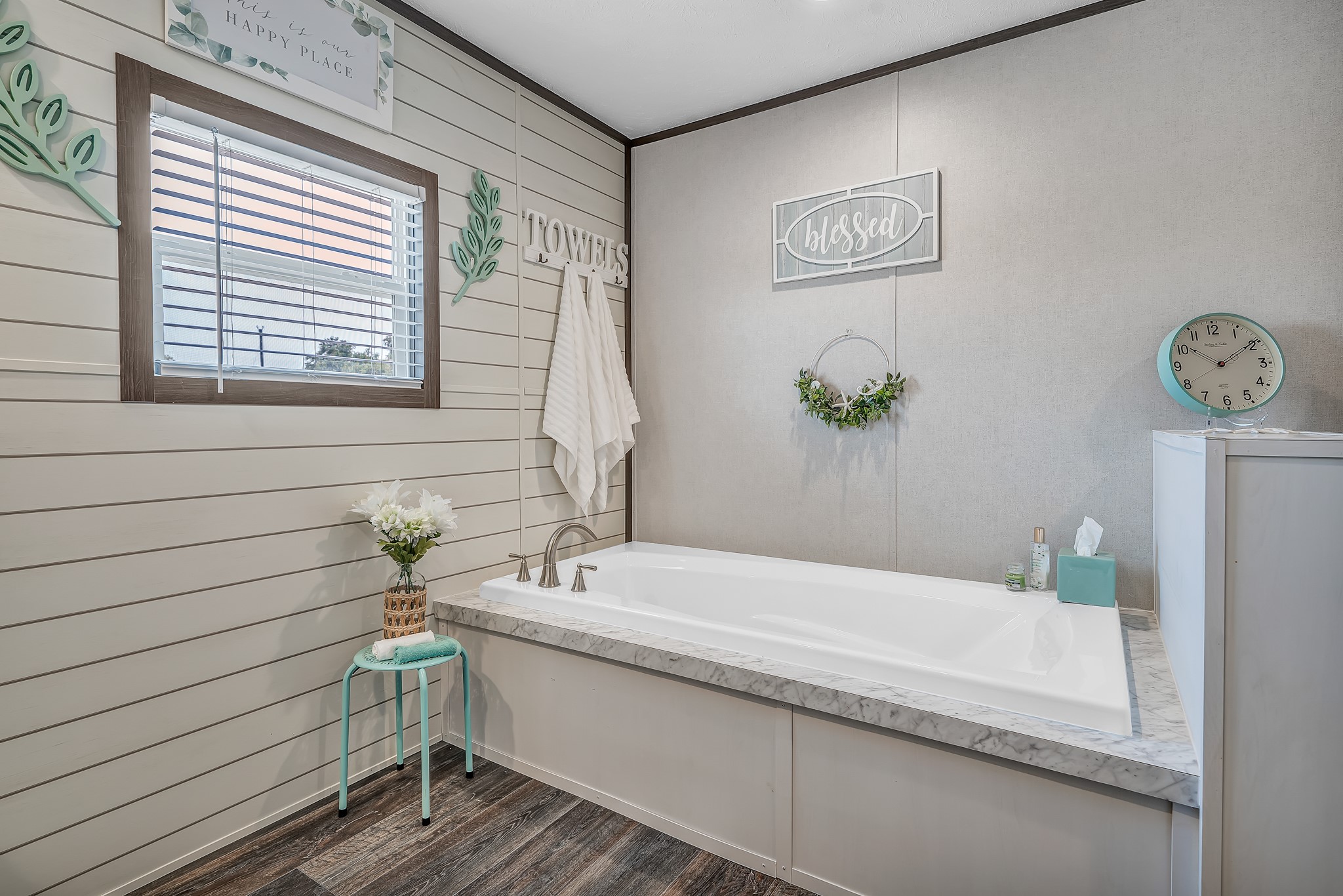 2747 Old Masonic Road Brenham, TX 77833 - Photo 19 of 28 a bathroom with a bathtub and a sink