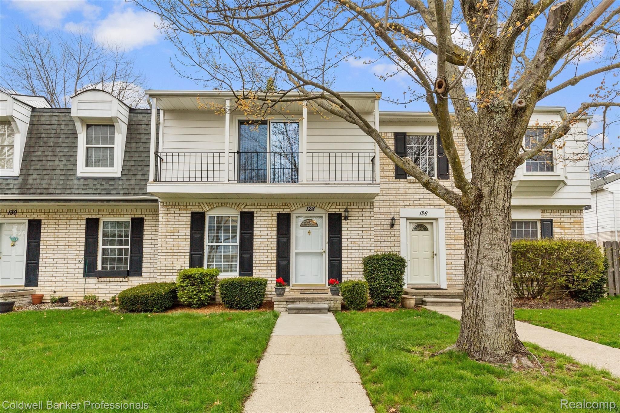 Lovely private entrance townhouse