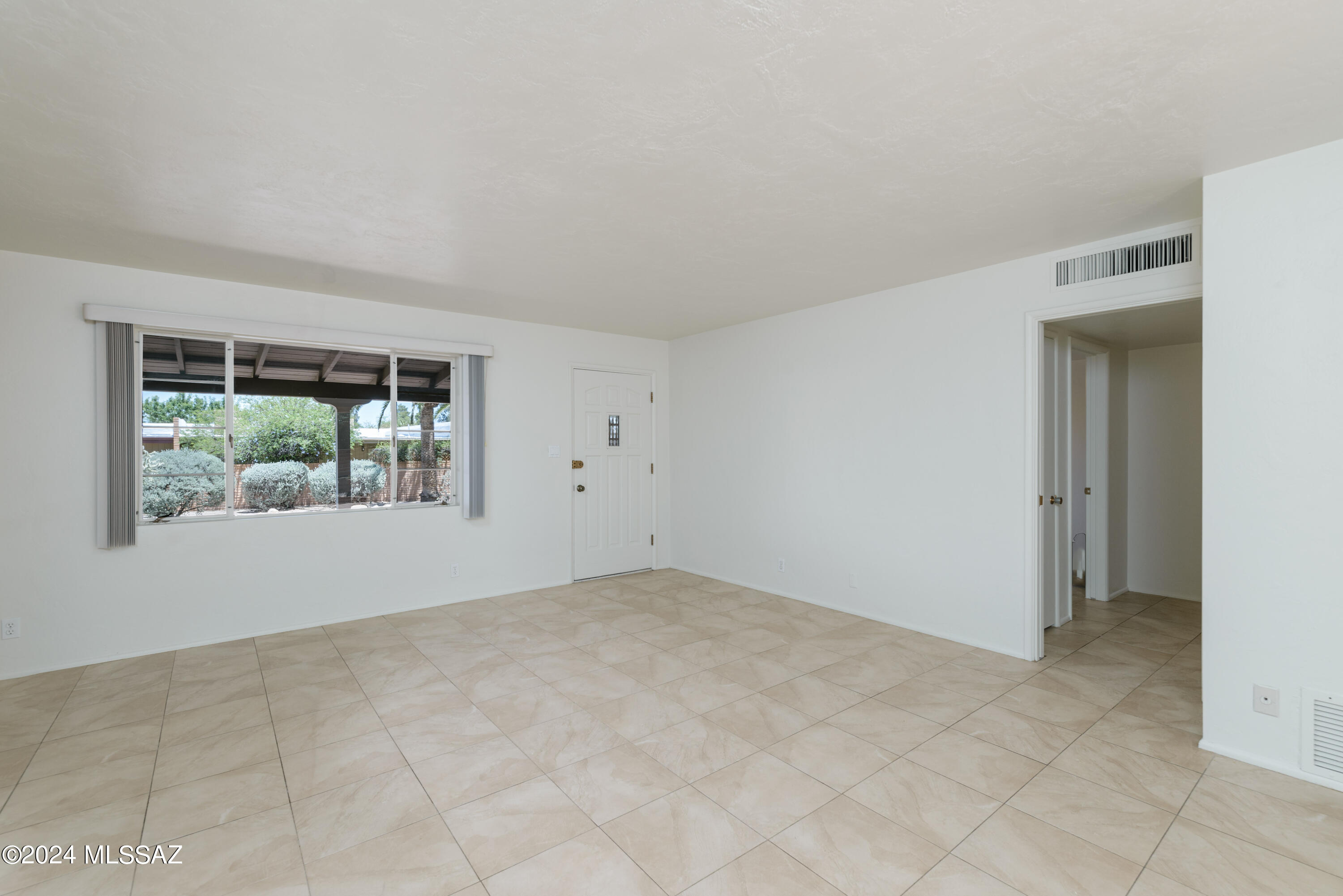 25 West Roma Drive Oro Valley, AZ 85737 - Photo 3 of 35