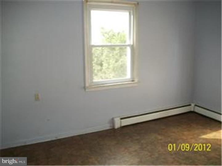 546 Netherwood Road Upper Darby, PA 19082 - Photo 2 of 7 Bedroom