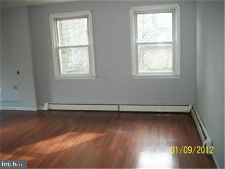 546 Netherwood Road Upper Darby, PA 19082 - Photo 3 of 7 Living Room