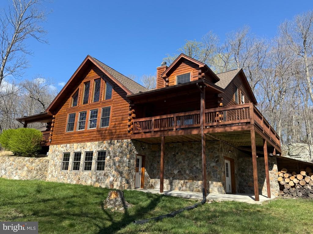 134 Ridgewood Trail Berkeley Springs, WV 25411 - Photo 5 of 7 a front view of a house with garden