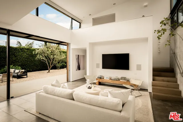 $9,600,000 | 1347 Palms Boulevard, Venice, CA 90291