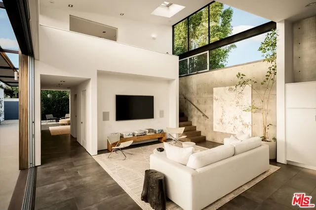 $9,600,000 | 1347 Palms Boulevard, Venice, CA 90291