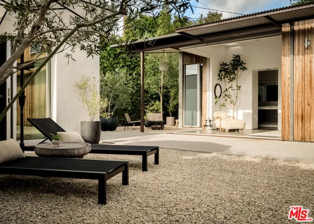 $9,600,000 | 1347 Palms Boulevard, Venice, CA 90291