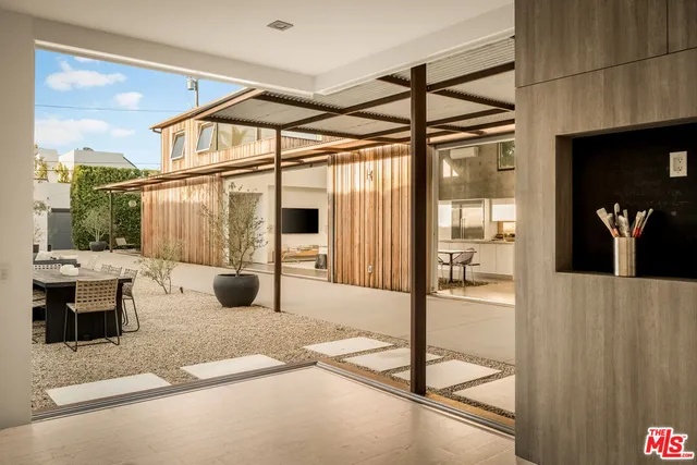 $9,600,000 | 1347 Palms Boulevard, Venice, CA 90291