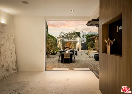 $9,600,000 | 1347 Palms Boulevard, Venice, CA 90291