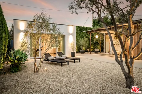 $9,600,000 | 1347 Palms Boulevard, Venice, CA 90291