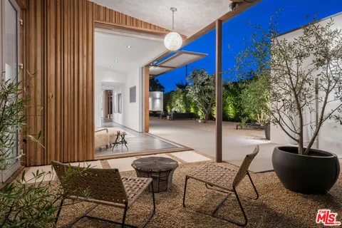 $9,600,000 | 1347 Palms Boulevard, Venice, CA 90291