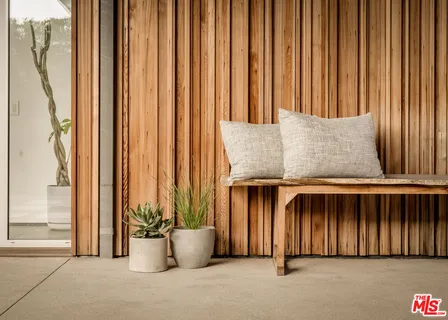 $9,600,000 | 1347 Palms Boulevard, Venice, CA 90291