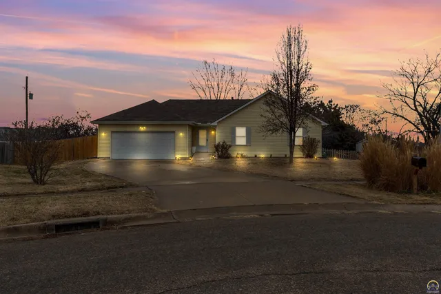 $258,950 | 630 Northwest Shorey Place, Topeka, KS 66608
