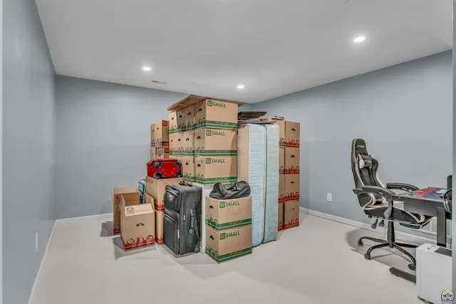 $258,950 | 630 Northwest Shorey Place, Topeka, KS 66608