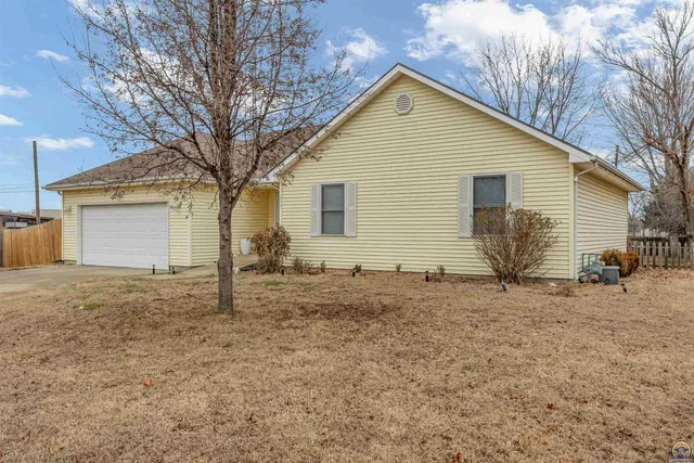 $258,950 | 630 Northwest Shorey Place, Topeka, KS 66608