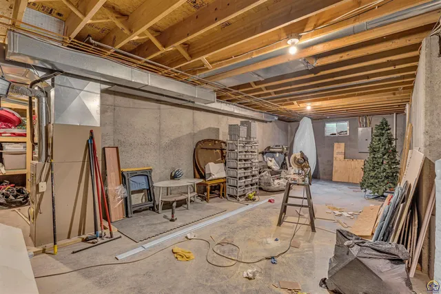 $258,950 | 630 Northwest Shorey Place, Topeka, KS 66608