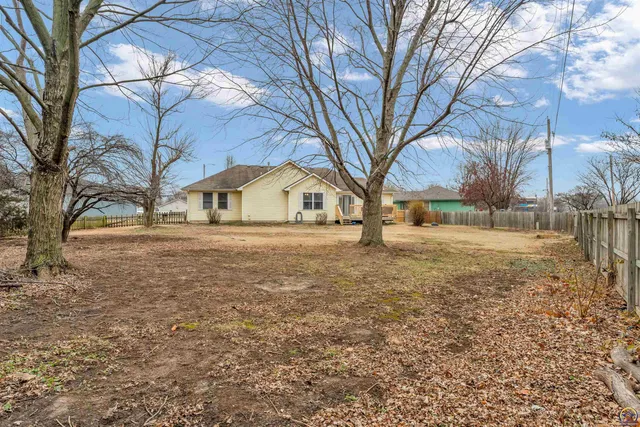 $258,950 | 630 Northwest Shorey Place, Topeka, KS 66608