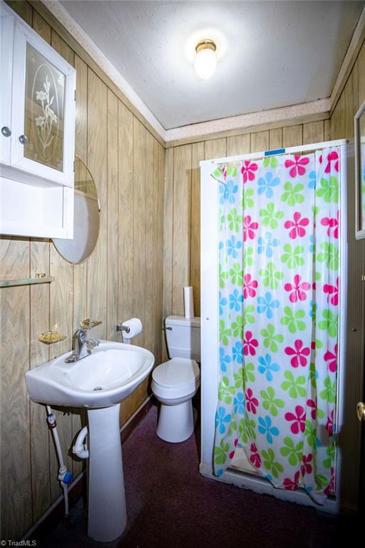 146 Wooten Road Sparta, NC 28675 - Photo 27 of 50 Bathroom off the den