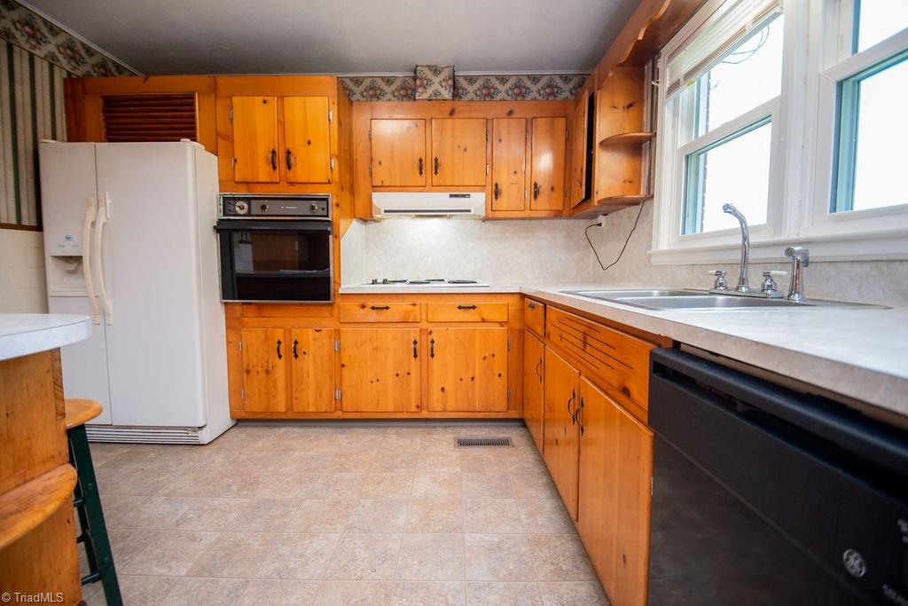 146 Wooten Road Sparta, NC 28675 - Photo 28 of 50 Gallery Image 28