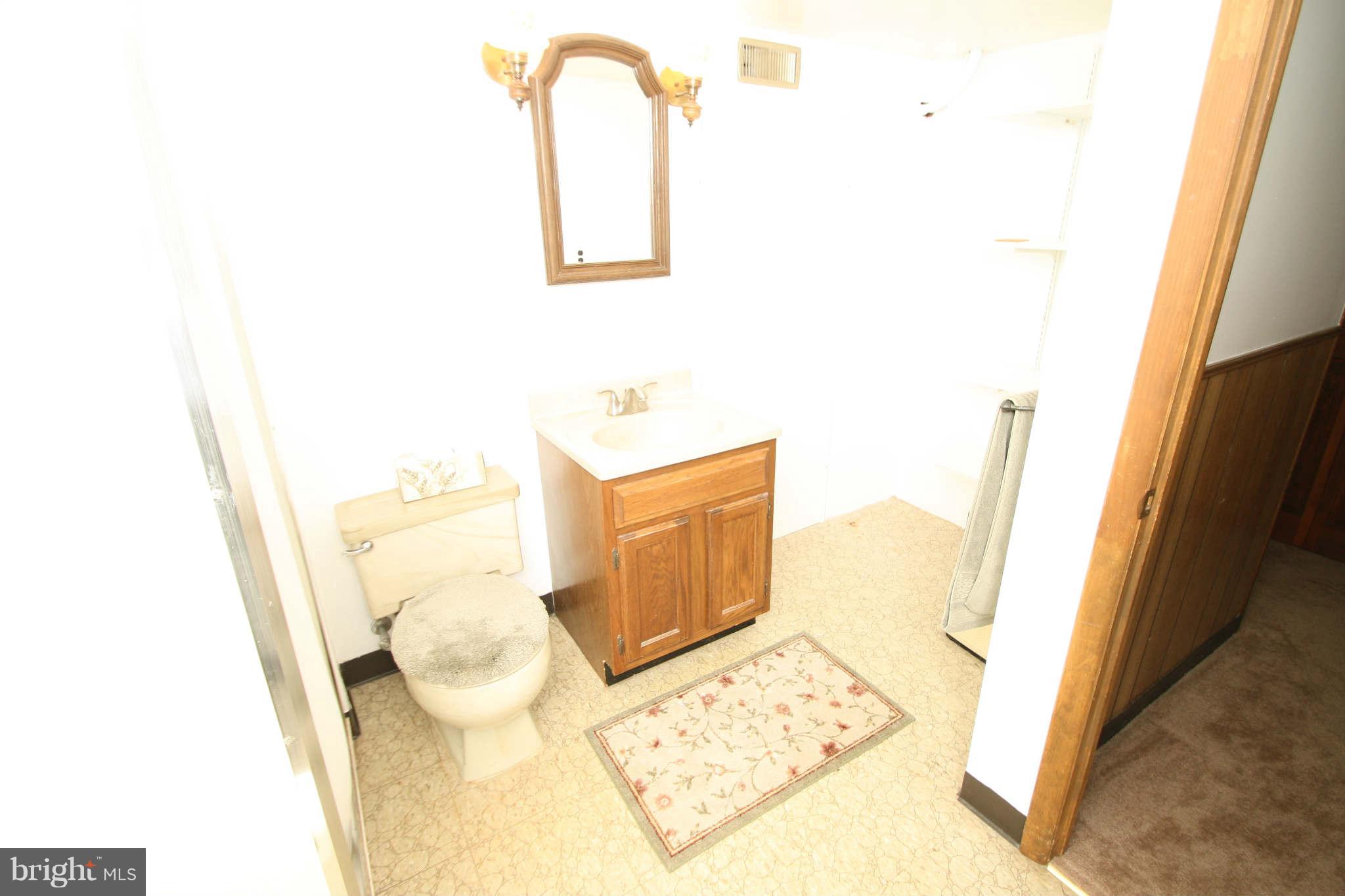 6110 Clinton Way Clinton, MD 20735 - Photo 12 of 16 Bath