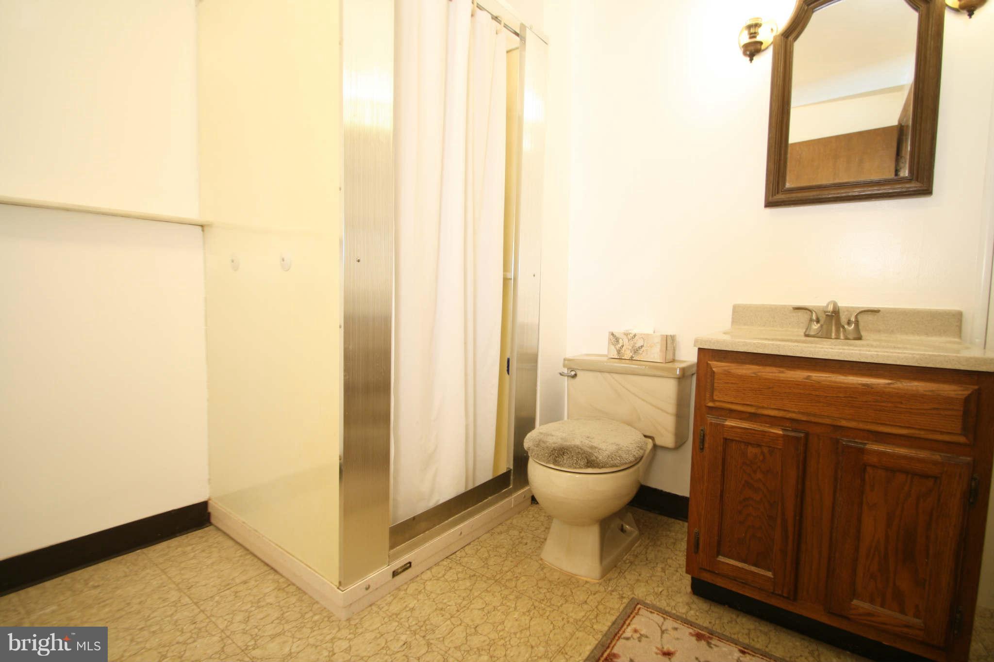 6110 Clinton Way Clinton, MD 20735 - Photo 13 of 16 Bath