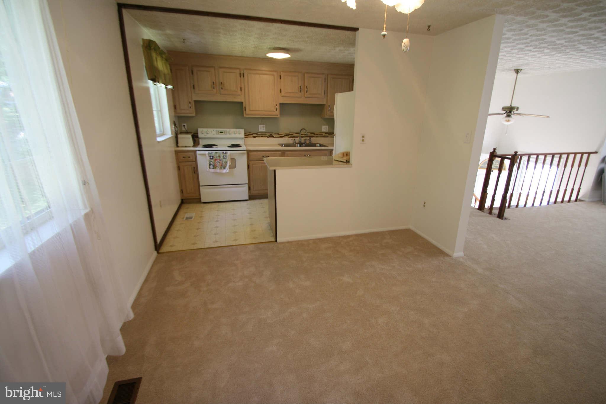 6110 Clinton Way Clinton, MD 20735 - Photo 5 of 16 Dining Room