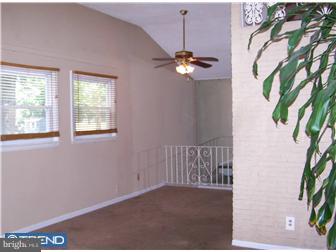 406 Maple Avenue Delanco, NJ 08075 - Photo 3 of 7 Living Room
