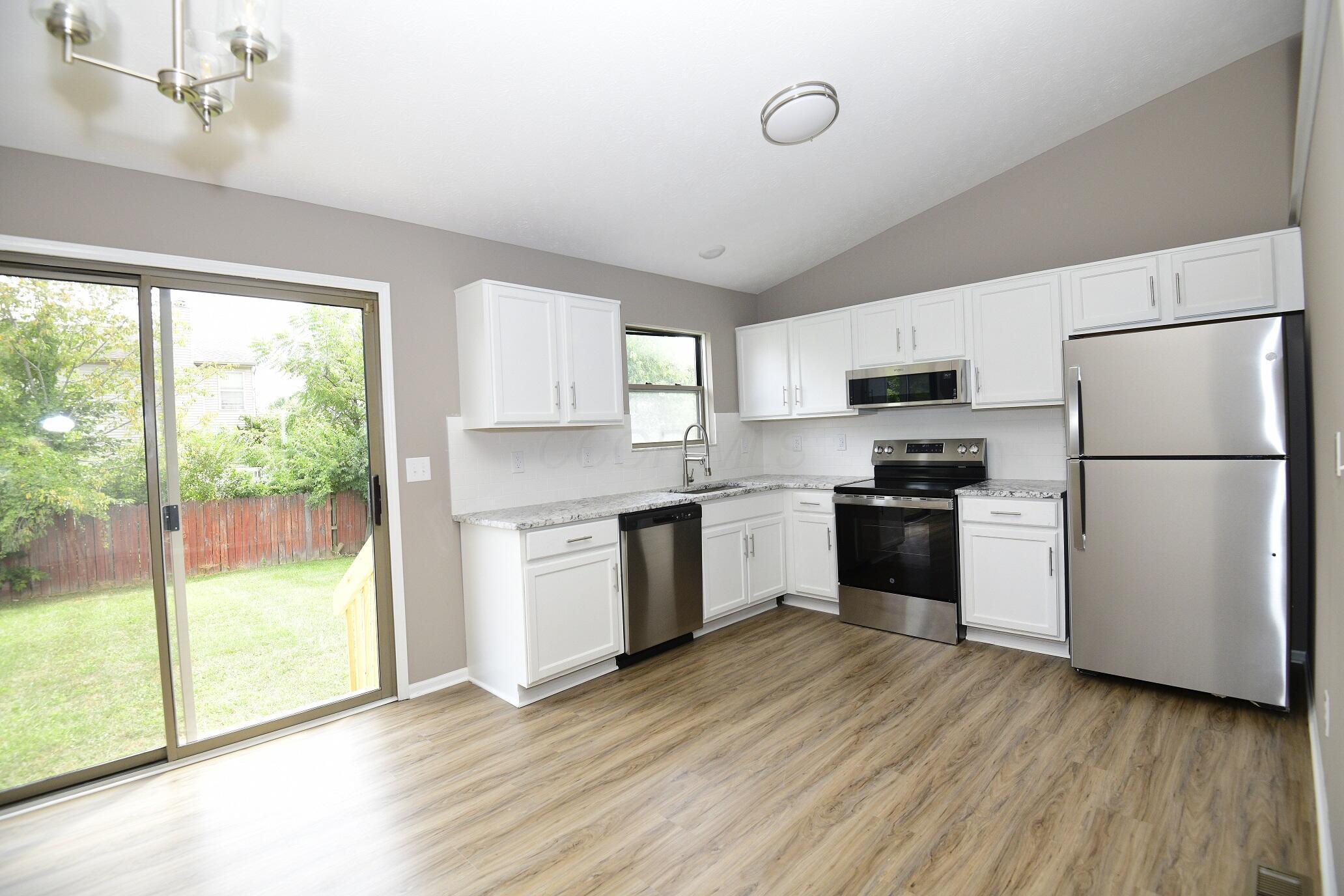 2730 Raphael Drive Columbus, OH 43232 - Photo 4 of 17 4