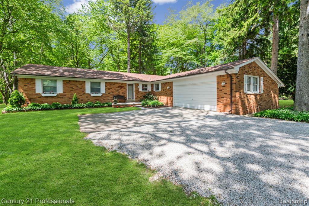 8638 Stone Road Algonac, MI 48001 - Photo 1 of 70