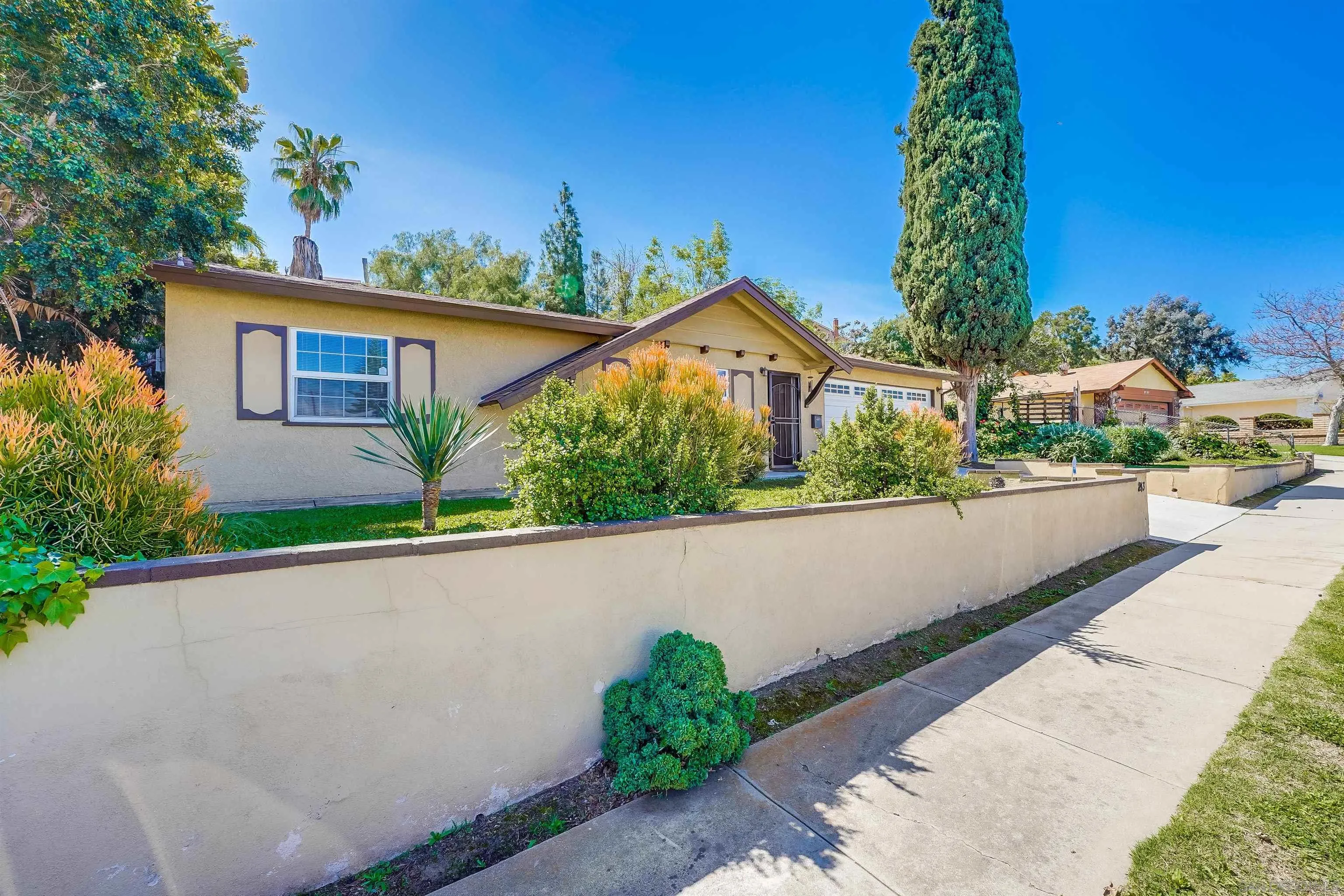 243 Parkbrook Street Spring Valley, CA 91977 - Photo 2 of 49 Gallery Image 2