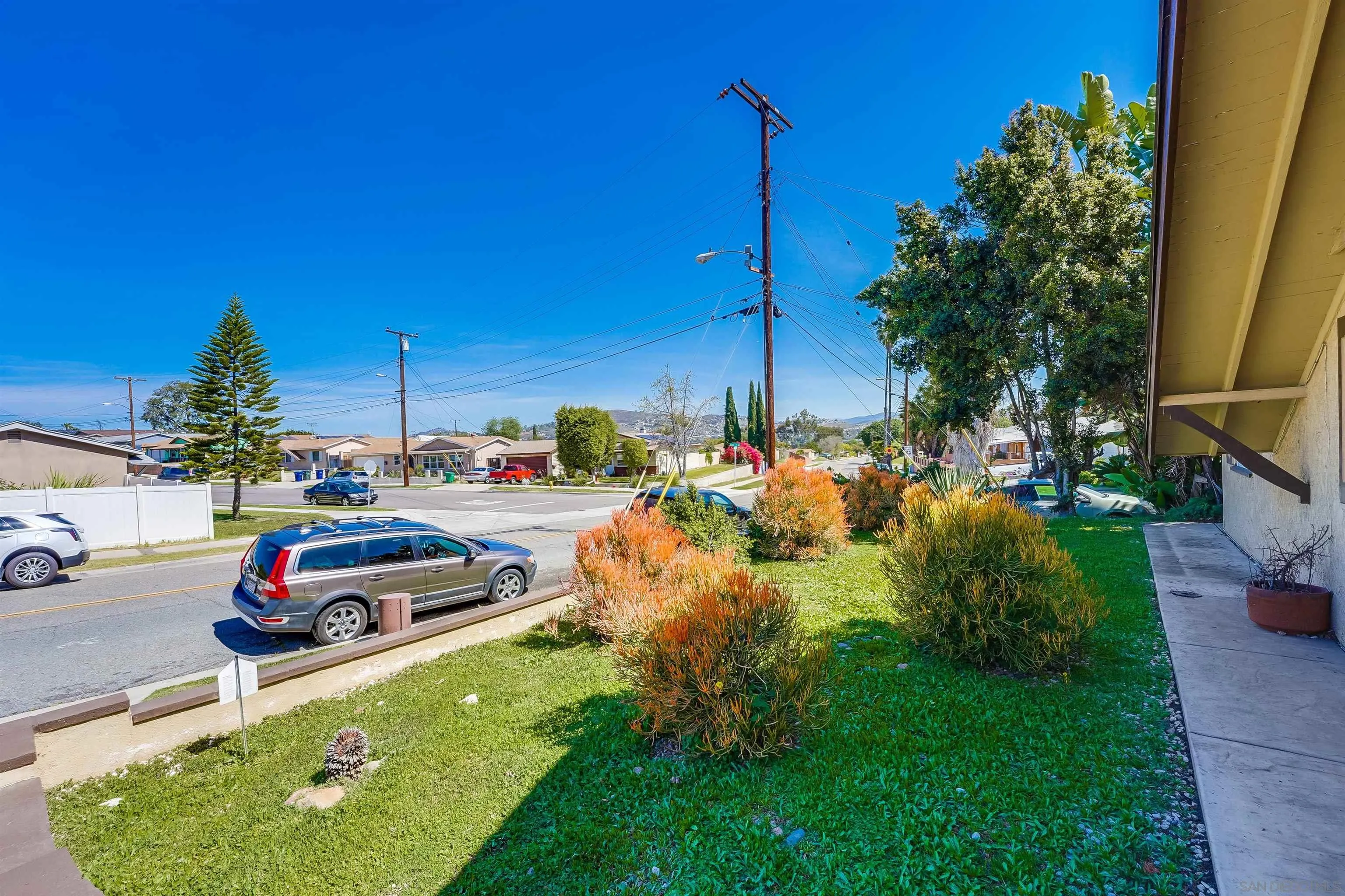 243 Parkbrook Street Spring Valley, CA 91977 - Photo 4 of 49 Gallery Image 4