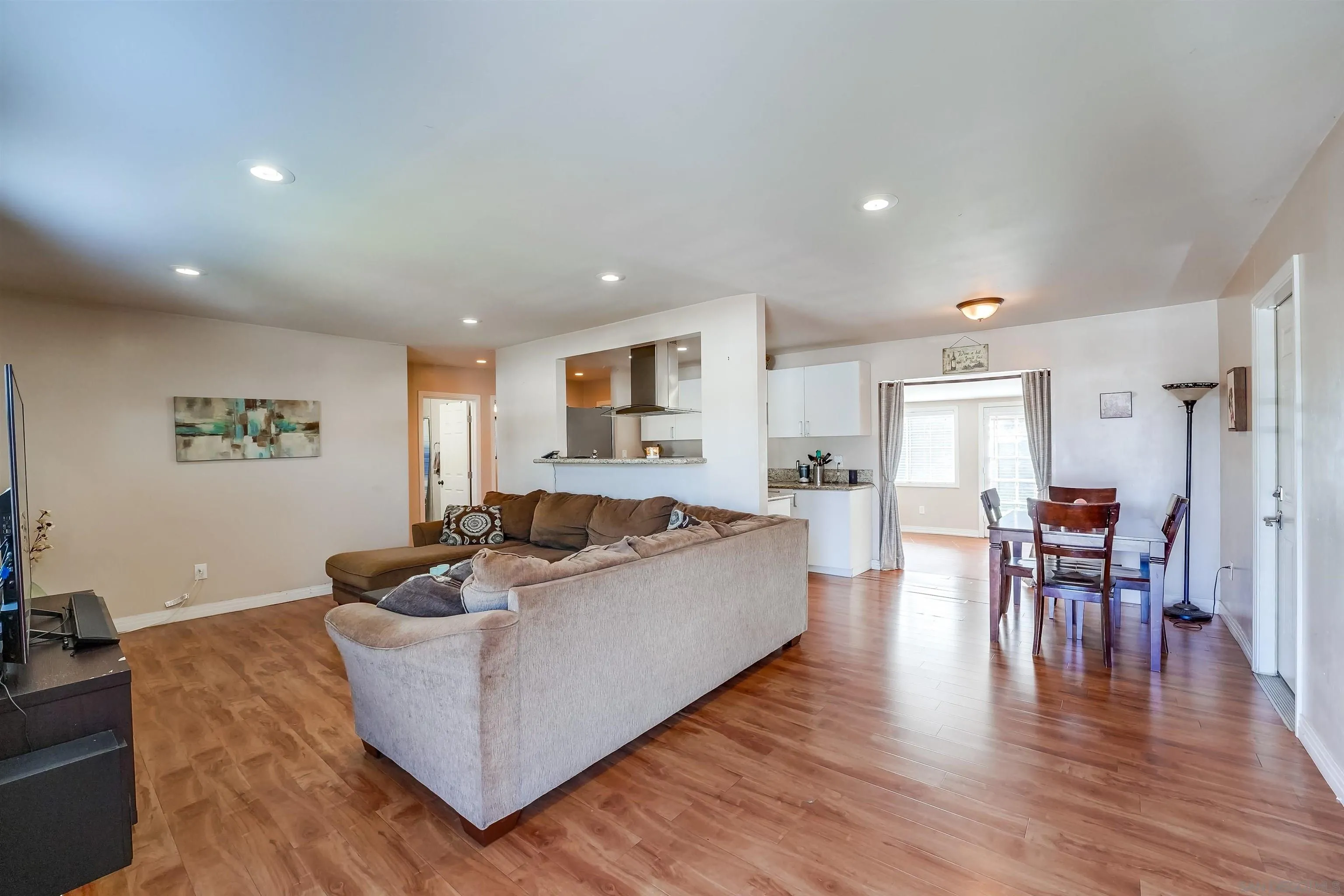243 Parkbrook Street Spring Valley, CA 91977 - Photo 5 of 49 Gallery Image 5