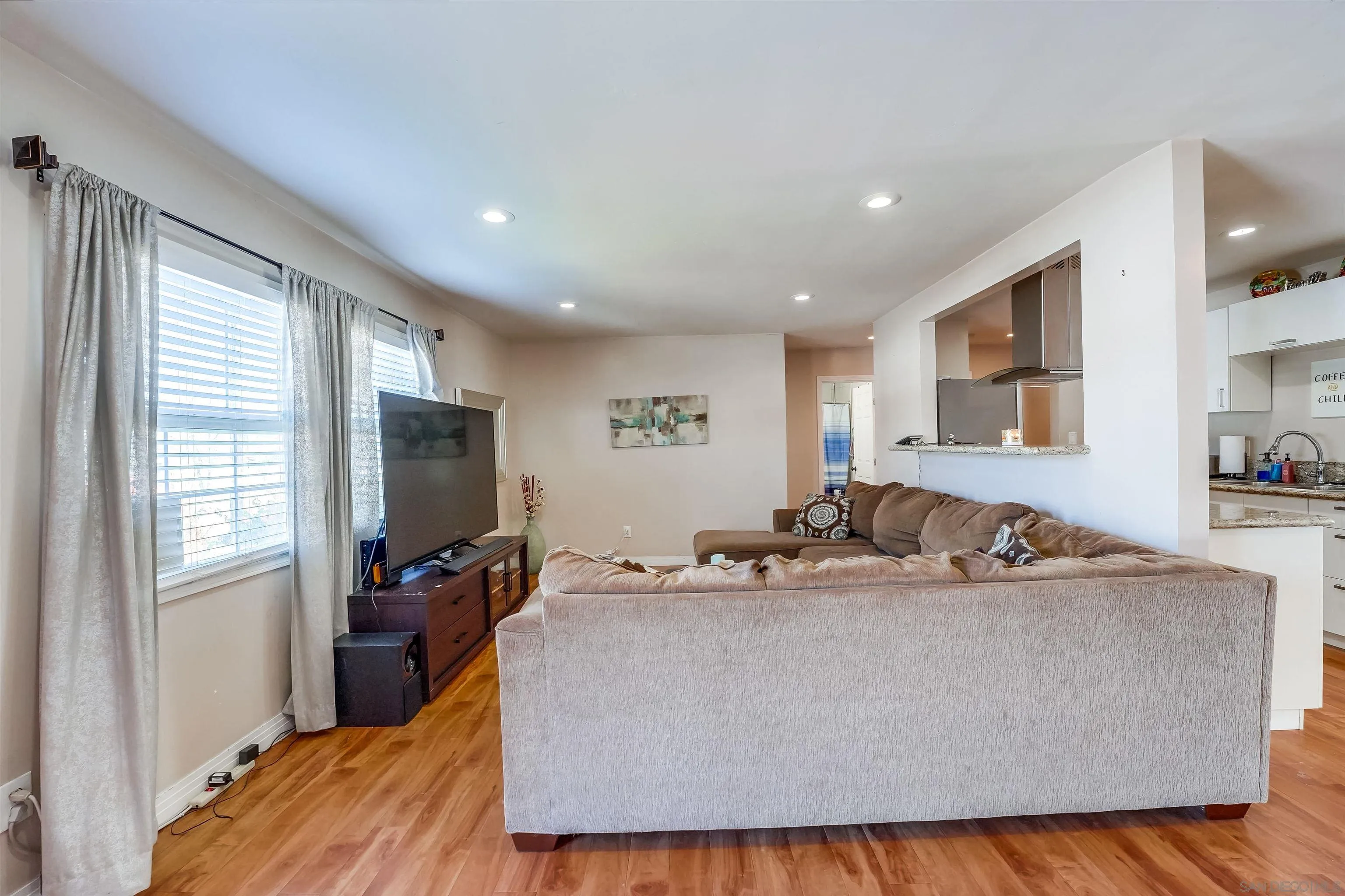 243 Parkbrook Street Spring Valley, CA 91977 - Photo 6 of 49 Gallery Image 6