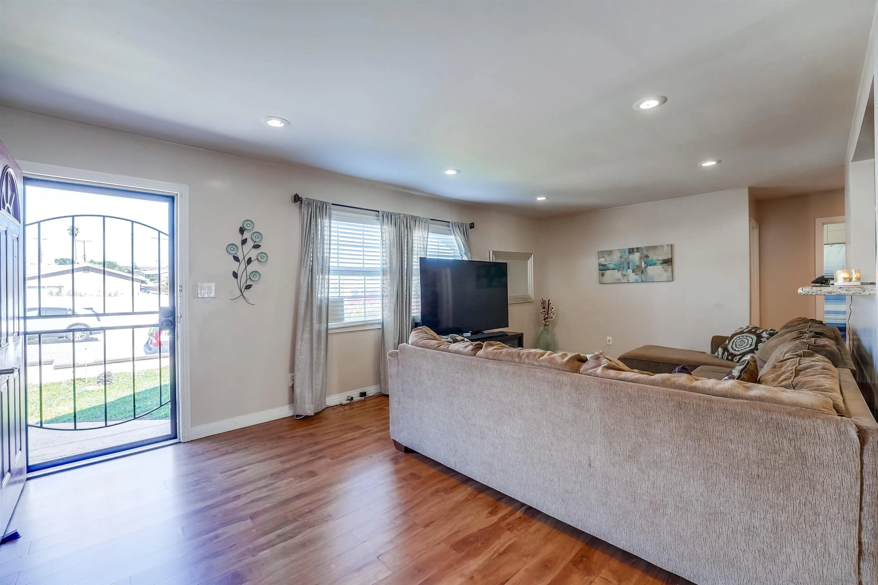 243 Parkbrook Street Spring Valley, CA 91977 - Photo 7 of 49 Gallery Image 7