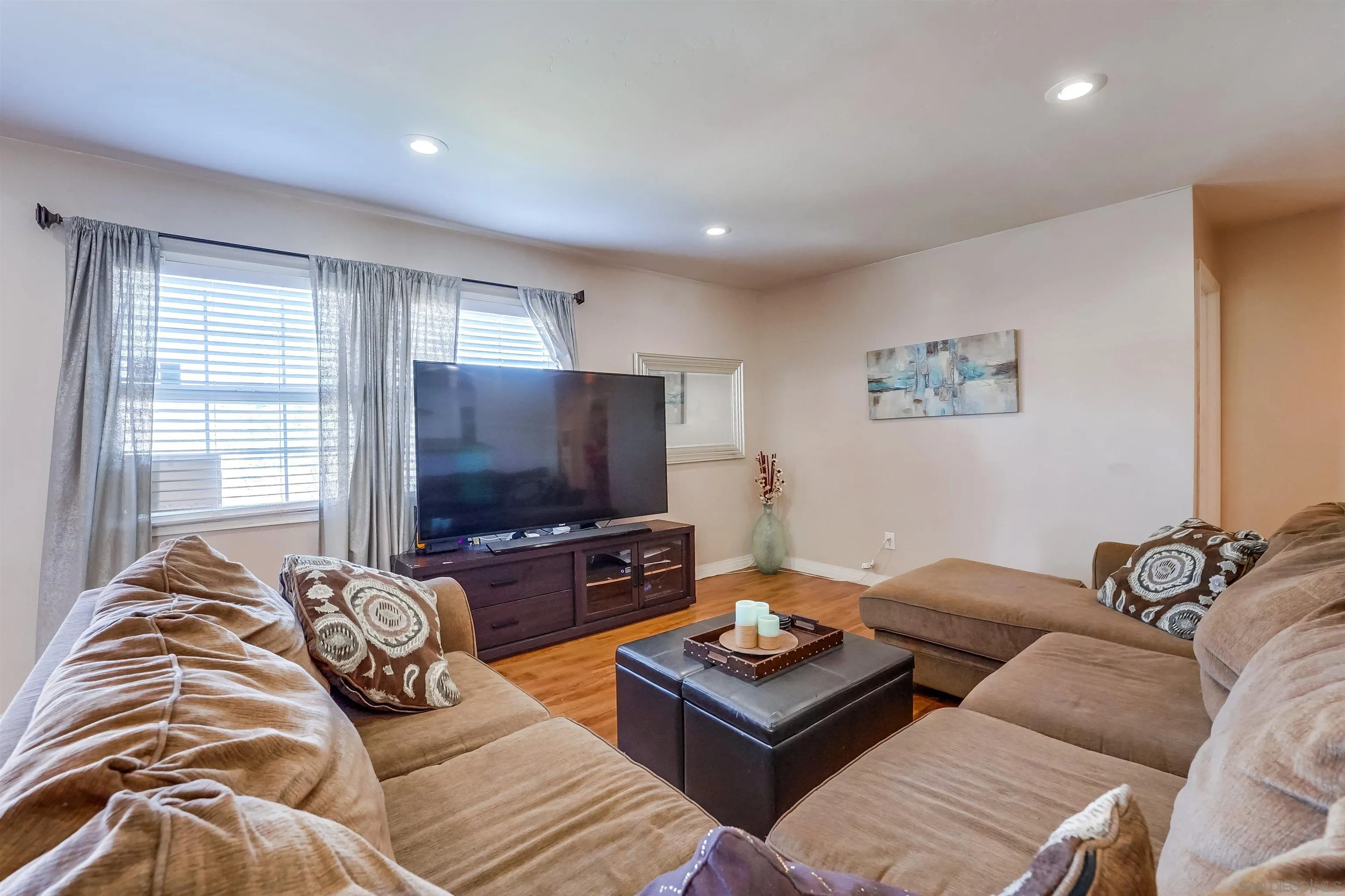 243 Parkbrook Street Spring Valley, CA 91977 - Photo 8 of 49 Gallery Image 8